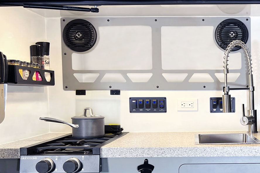 RŎG Adventure Trailer Kitchen