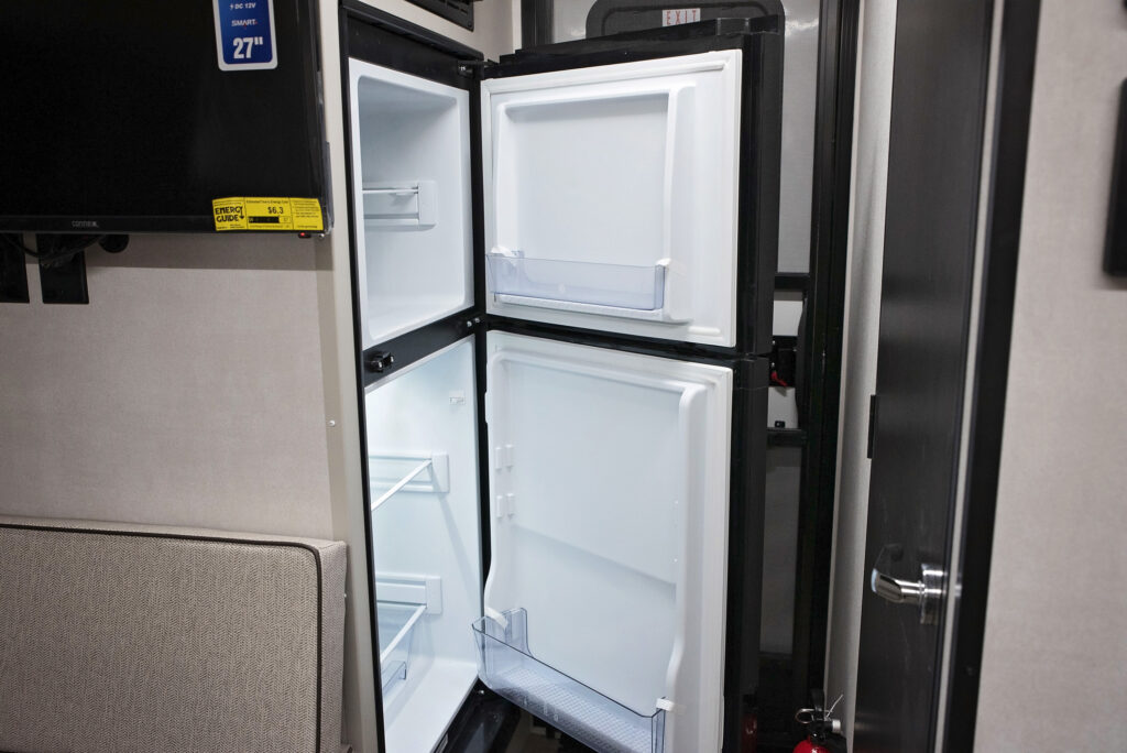 8 Cu Ft. Refrigerator / Freezer